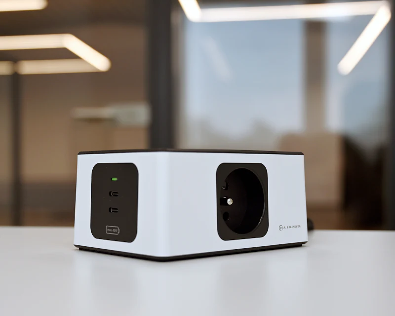 Desktop power strip with USB-C ports